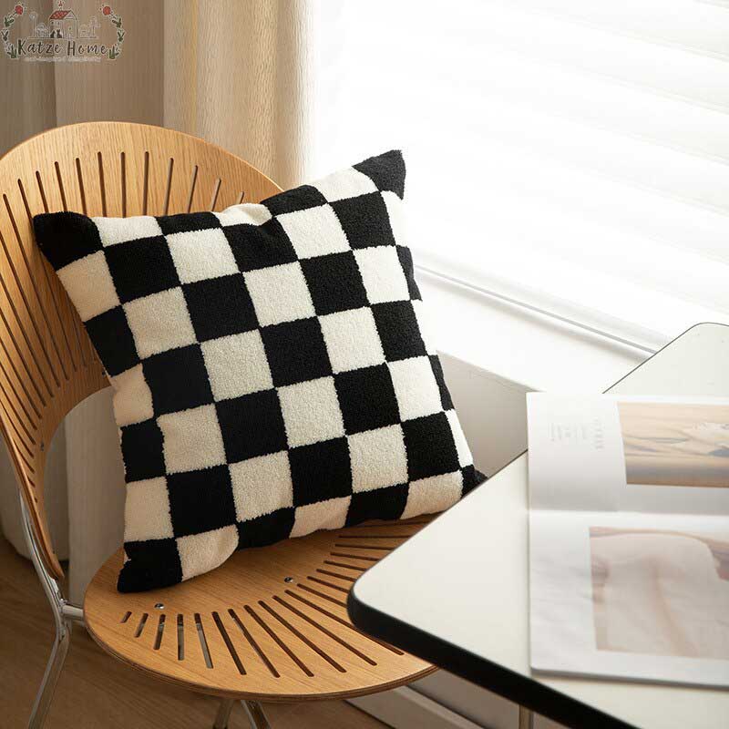 Checkered Geometric Cushions