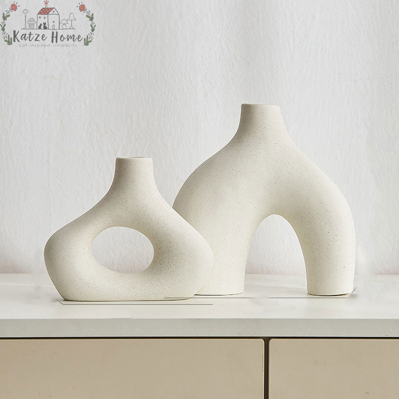 Abstract Ceramic Hollow Ring Vase For Pampas