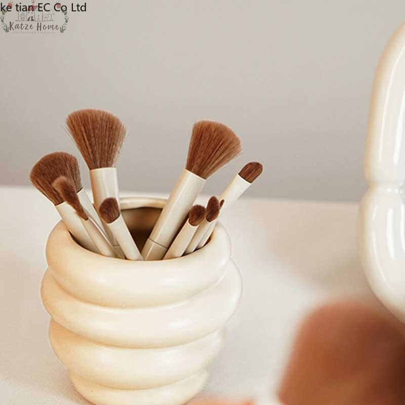 Aesthetic Honey Pot Shaped Ceramic Makeup Brush Holder