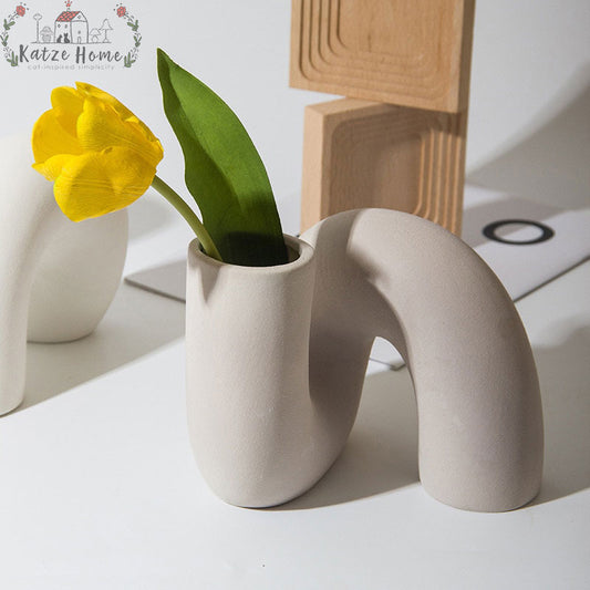 Modern Art Ceramic Hollow Twisted Squiggle Vase