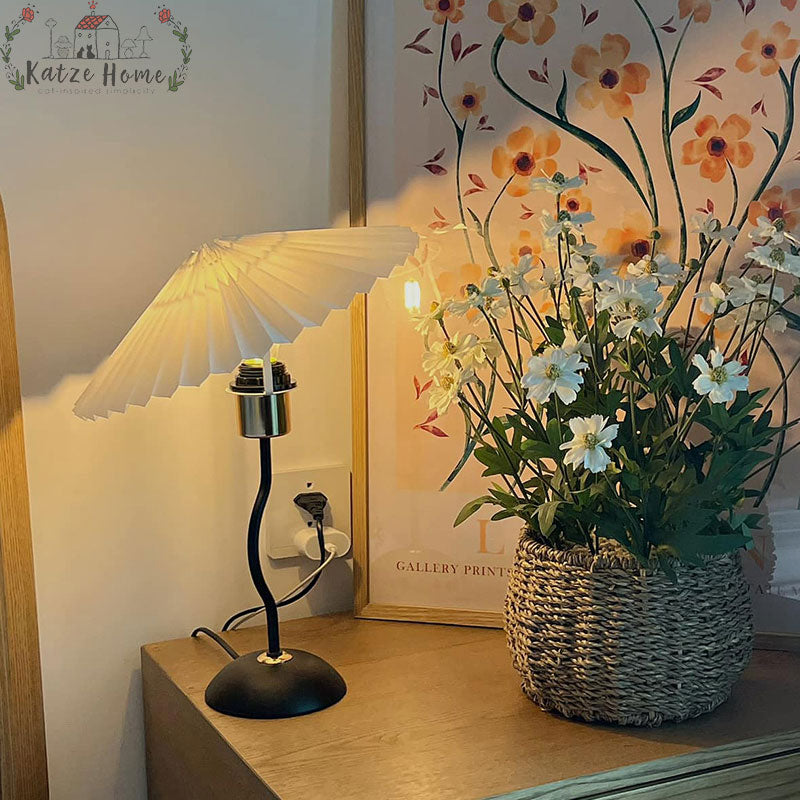 Retro Japanese-inspired Pleated Squiggle Table Lamp