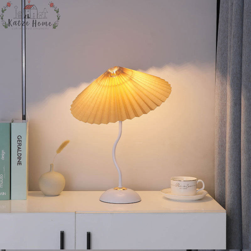 Retro Japanese-inspired Pleated Squiggle Table Lamp