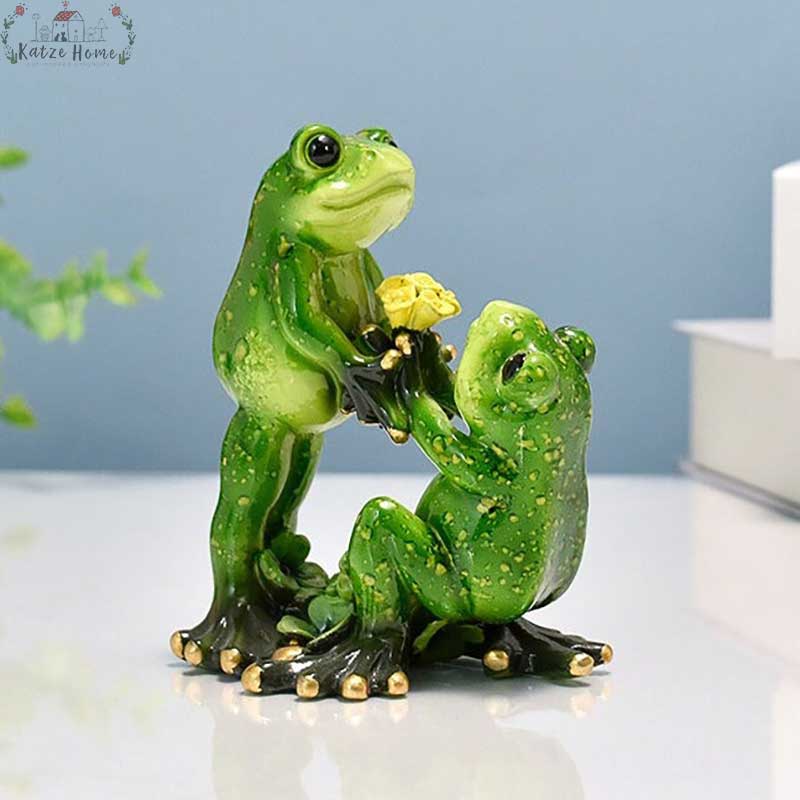 Romantic Resin Frog Couple Statue